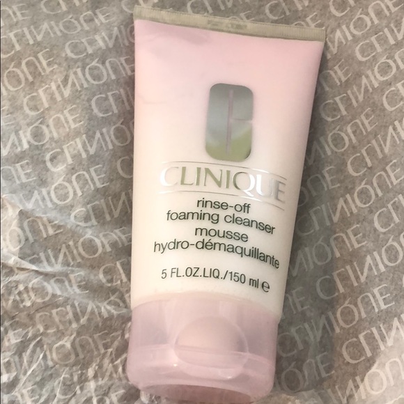 Clinique Rinse Off Foaming Cleanser - Picture 2 of 3